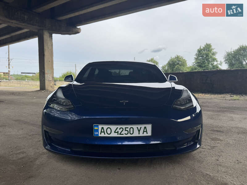 Седан Tesla Model 3 2020 в Ужгороде