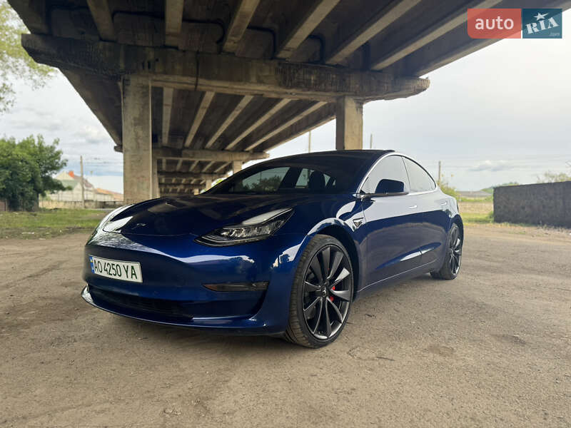 Седан Tesla Model 3 2020 в Ужгороде