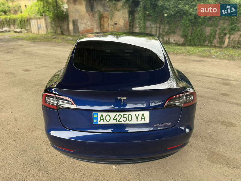 Седан Tesla Model 3 2020 в Ужгороде