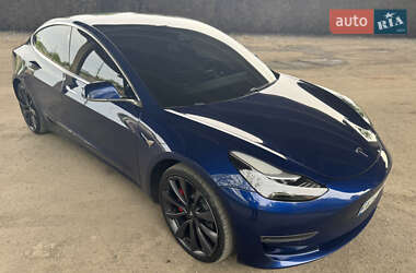 Седан Tesla Model 3 2020 в Ужгороде