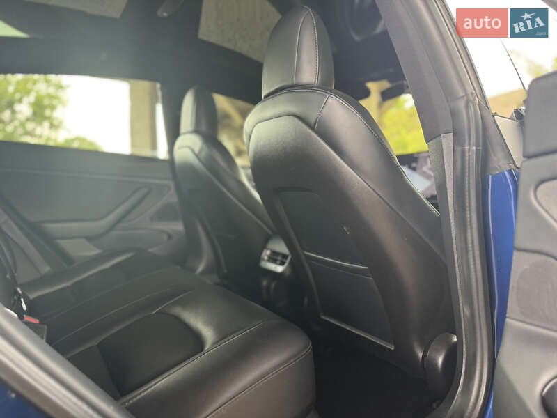 Седан Tesla Model 3 2020 в Ужгороде