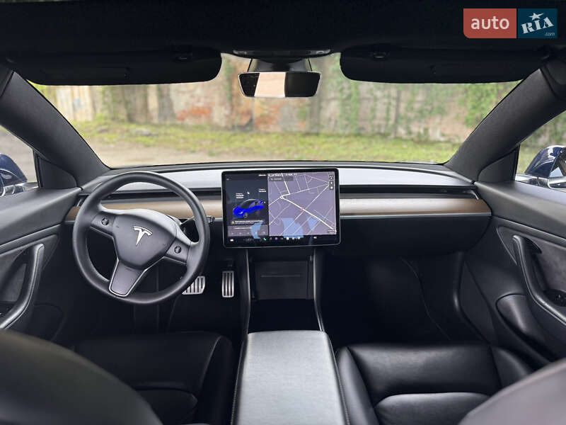 Седан Tesla Model 3 2020 в Ужгороде