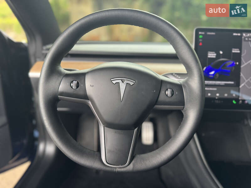 Седан Tesla Model 3 2020 в Ужгороде