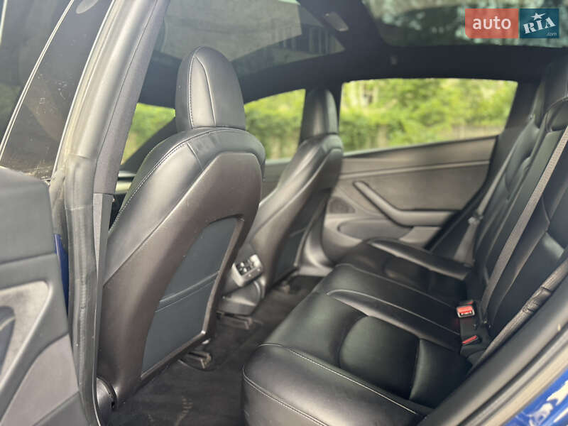 Седан Tesla Model 3 2020 в Ужгороде