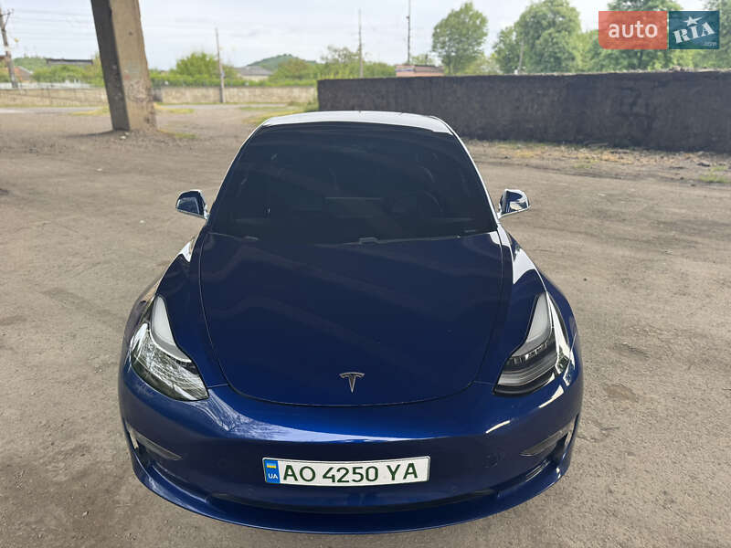 Седан Tesla Model 3 2020 в Ужгороде