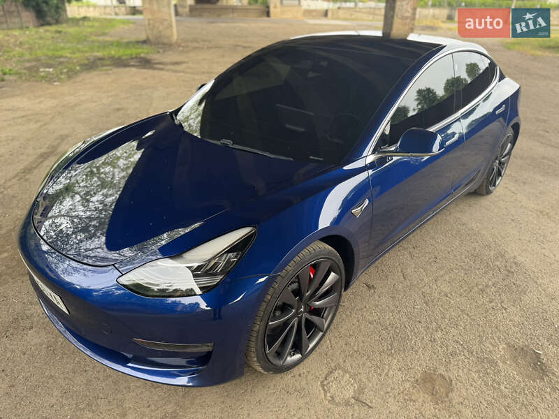 Седан Tesla Model 3 2020 в Ужгороде