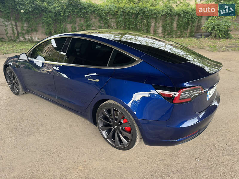 Седан Tesla Model 3 2020 в Ужгороде