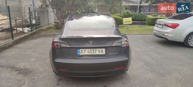Седан Tesla Model 3 2021 в Надворной