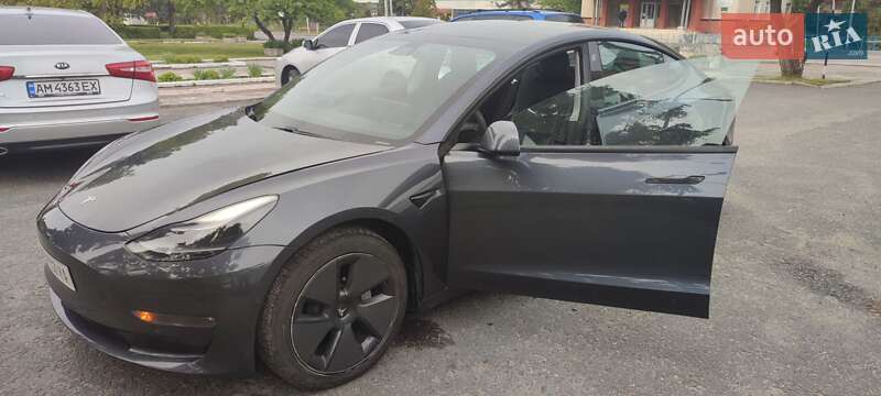 Седан Tesla Model 3 2021 в Надворной