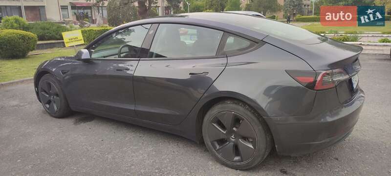 Седан Tesla Model 3 2021 в Надворной