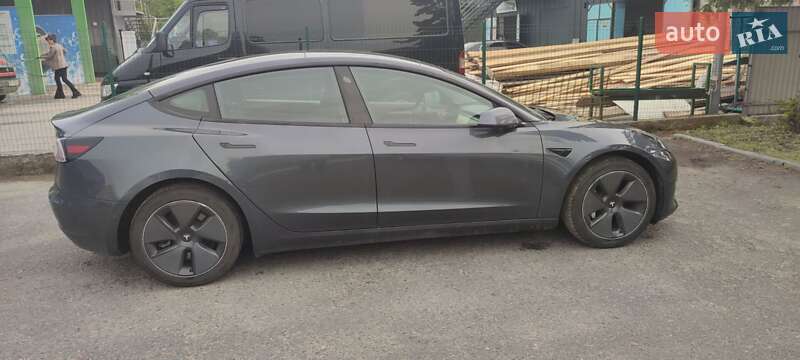 Седан Tesla Model 3 2021 в Надворной