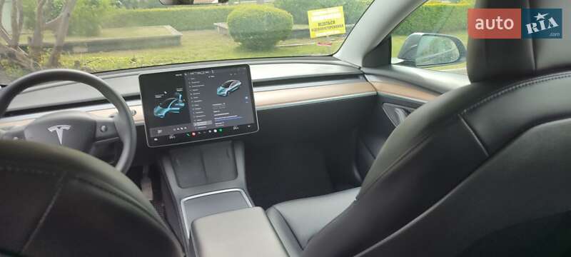 Седан Tesla Model 3 2021 в Надворной