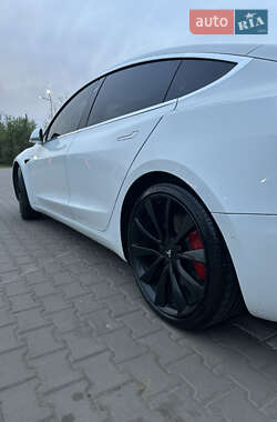 Седан Tesla Model 3 2020 в 