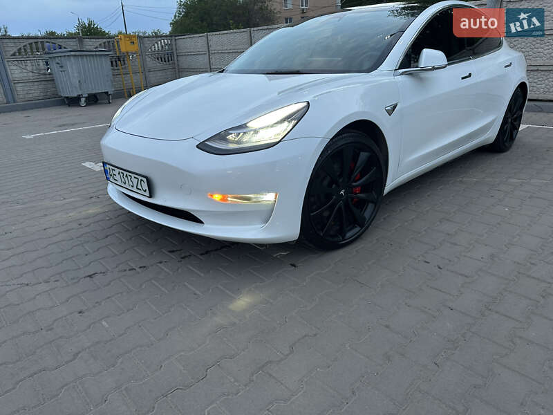 Седан Tesla Model 3 2020 в 