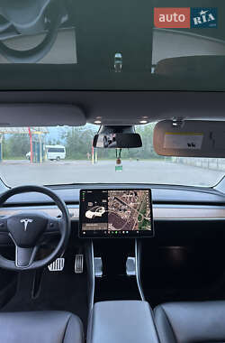 Седан Tesla Model 3 2020 в 