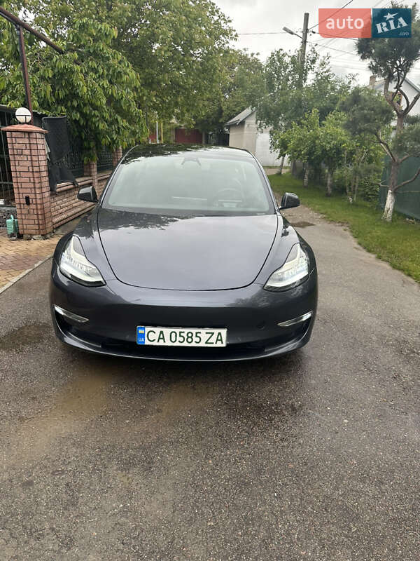 Седан Tesla Model 3 2018 в Черновцах