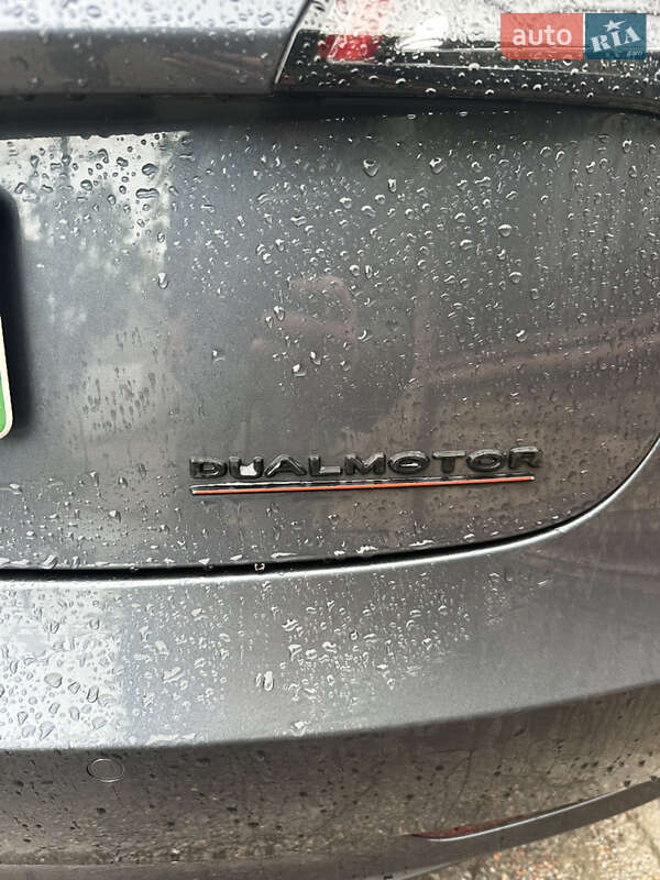 Седан Tesla Model 3 2018 в Черновцах