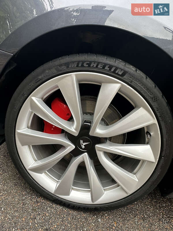 Седан Tesla Model 3 2018 в Черновцах