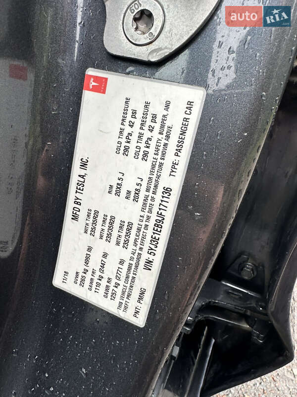 Седан Tesla Model 3 2018 в Черновцах