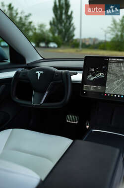 Седан Tesla Model 3 2021 в 