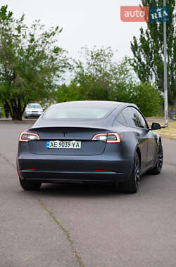 Седан Tesla Model 3 2021 в 