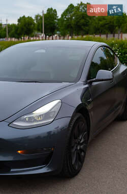 Седан Tesla Model 3 2021 в 