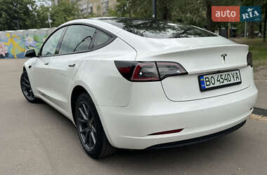 Седан Tesla Model 3 2021 в 