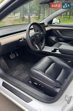 Седан Tesla Model 3 2021 в 