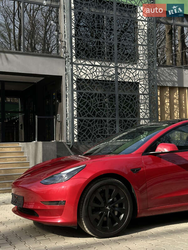 Седан Tesla Model 3 2022 в Вінниці
