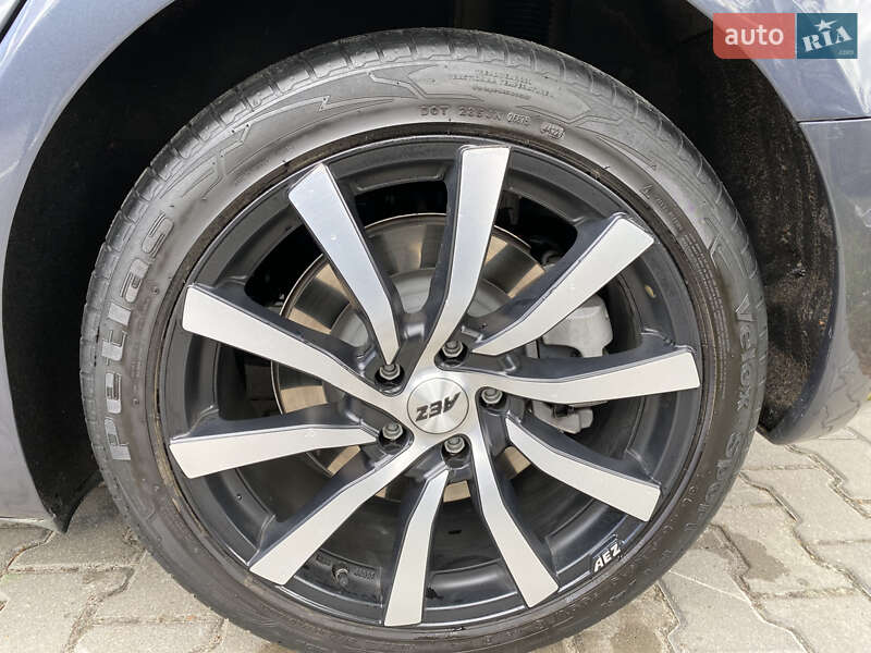 Седан Tesla Model 3 2022 в Ровно