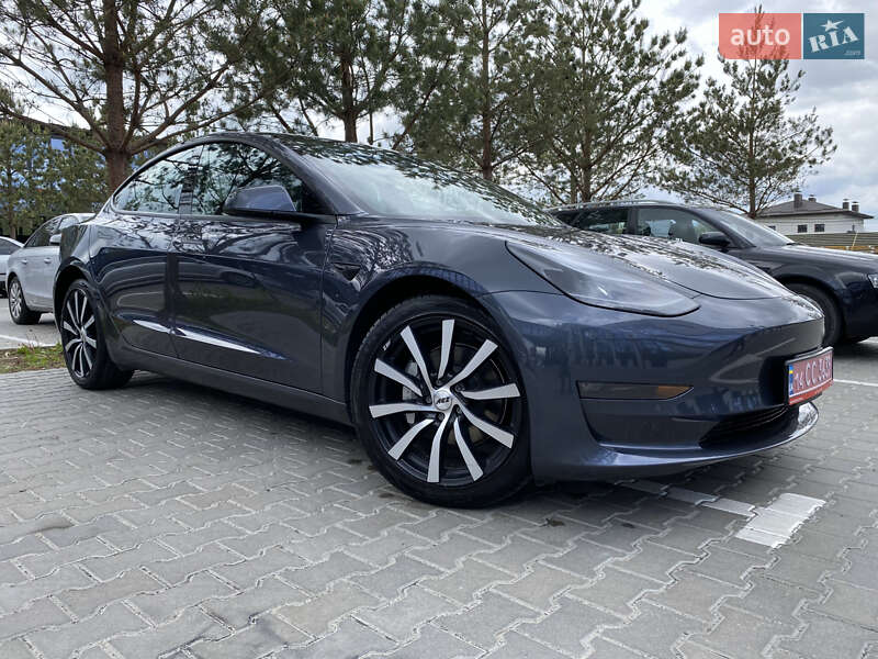 Седан Tesla Model 3 2022 в Ровно