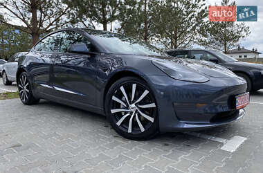 Седан Tesla Model 3 2022 в 