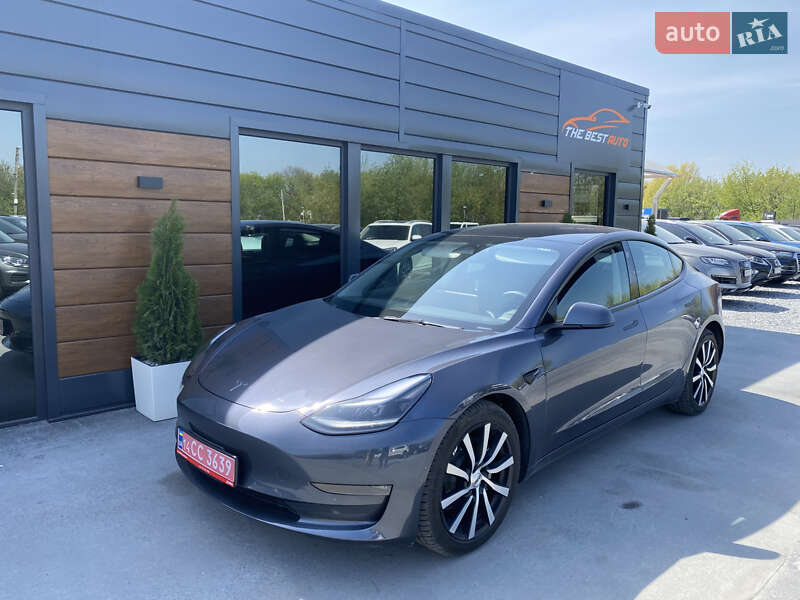 Седан Tesla Model 3 2022 в Ровно
