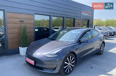Седан Tesla Model 3 2022 в 