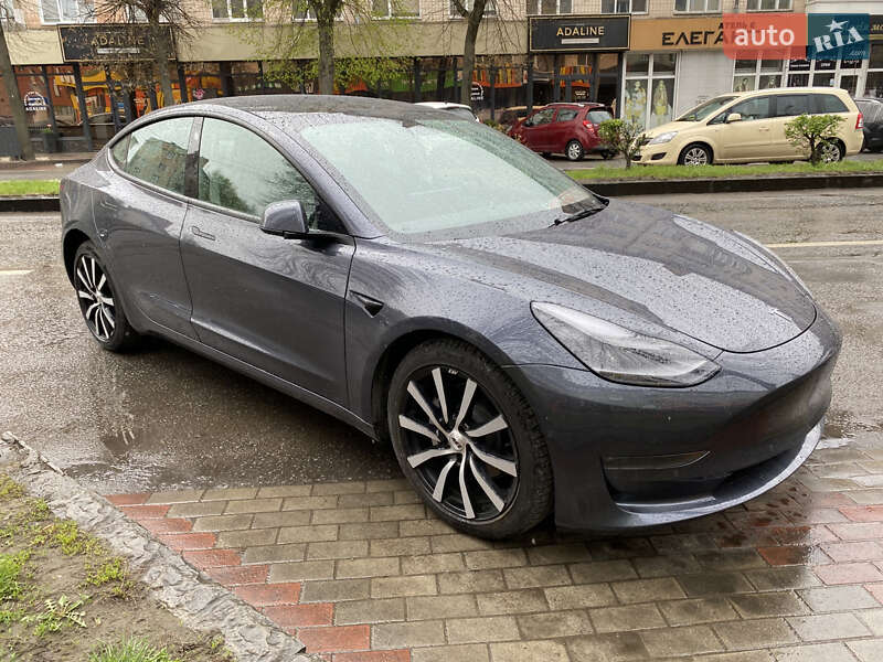 Седан Tesla Model 3 2022 в Ровно