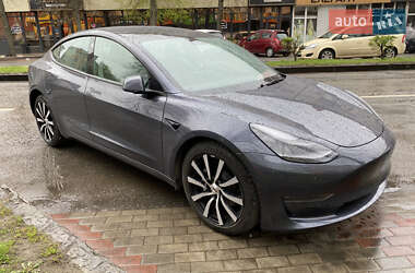Седан Tesla Model 3 2022 в 