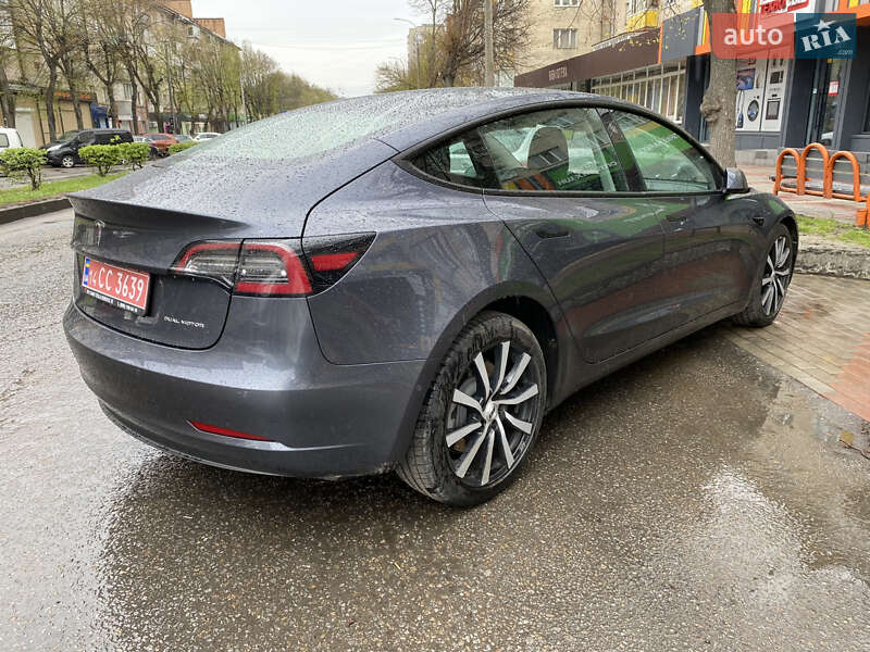 Седан Tesla Model 3 2022 в Ровно