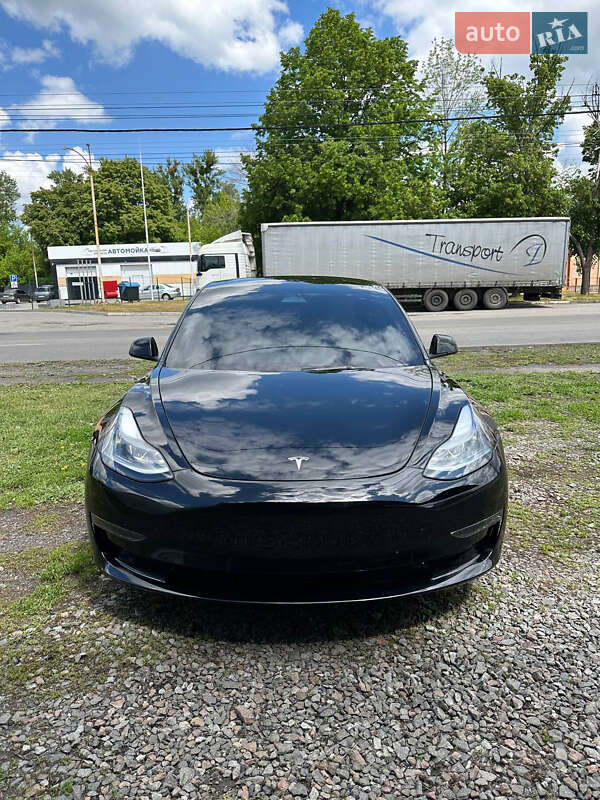 Седан Tesla Model 3 2023 в 
