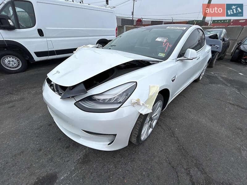 Седан Tesla Model 3 2020 в 