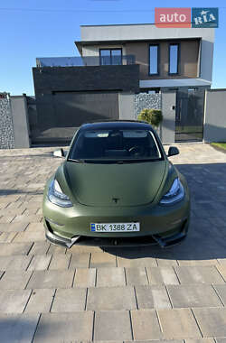 Седан Tesla Model 3 2019 в 