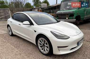 Седан Tesla Model 3 2022 в 