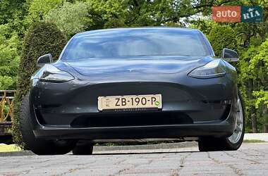 Седан Tesla Model 3 2019 в 