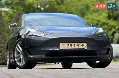 Седан Tesla Model 3 2019 в 