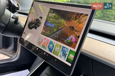 Седан Tesla Model 3 2019 в 