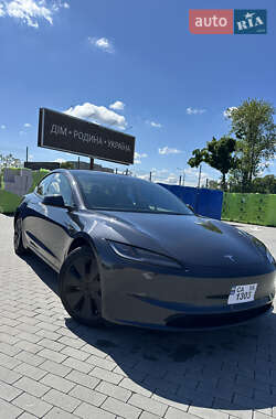 Седан Tesla Model 3 2024 в Умани