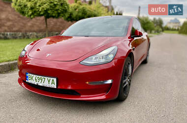 Седан Tesla Model 3 2021 в Рівному