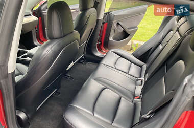 Седан Tesla Model 3 2021 в 