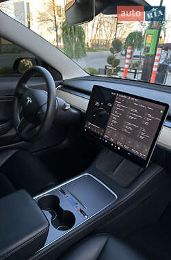 Седан Tesla Model 3 2021 в 