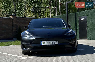 Седан Tesla Model 3 2021 в 