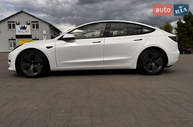Седан Tesla Model 3 2022 в 
